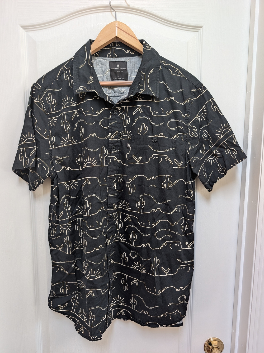 Junk Food Clothing Men’s L Black Desert Cactus Print Button Down Shirt